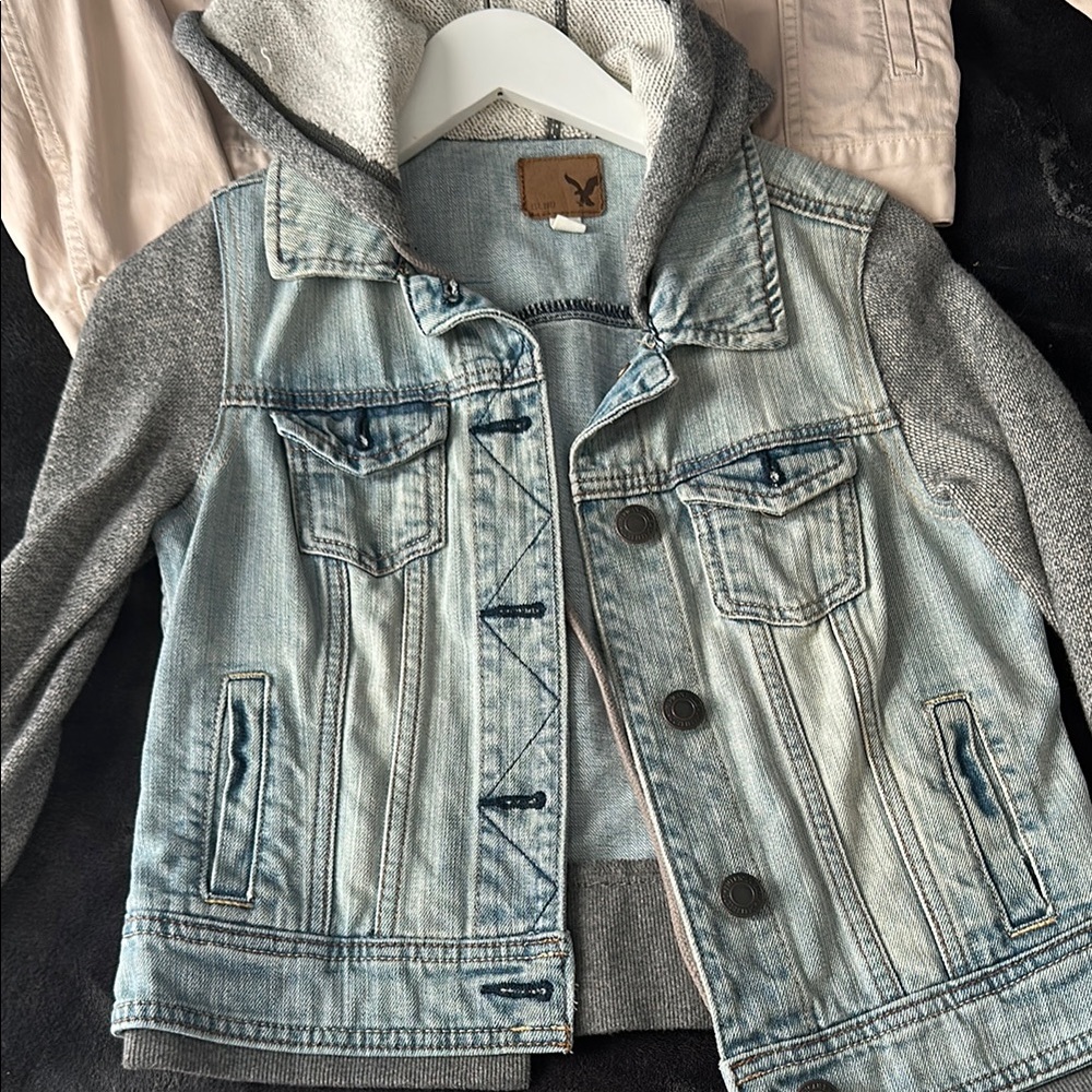 American Eagle Outfitters Blue and Gray Jean Jacket Classic Design